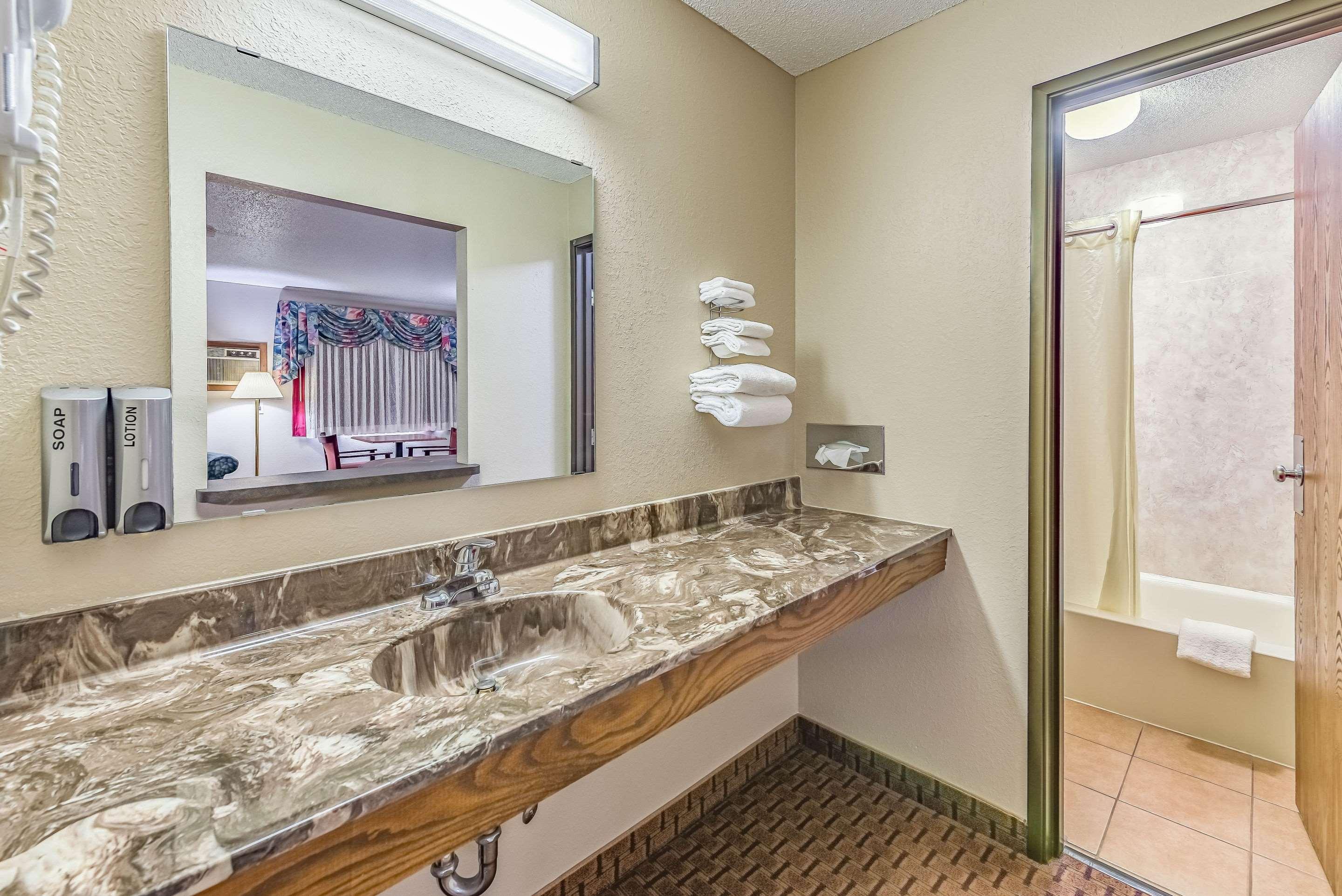 Rodeway Inn Saint Joseph Esterno foto